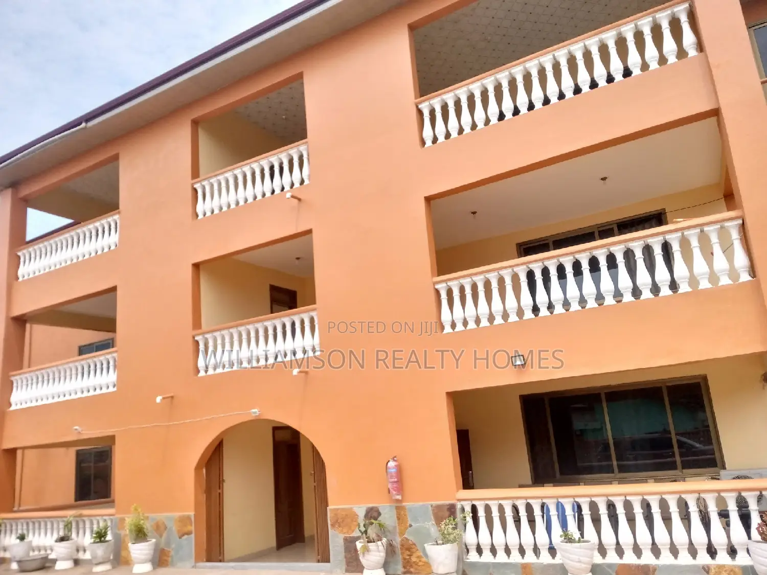 3bdrm Apartment in Community 18, Spintex for rent