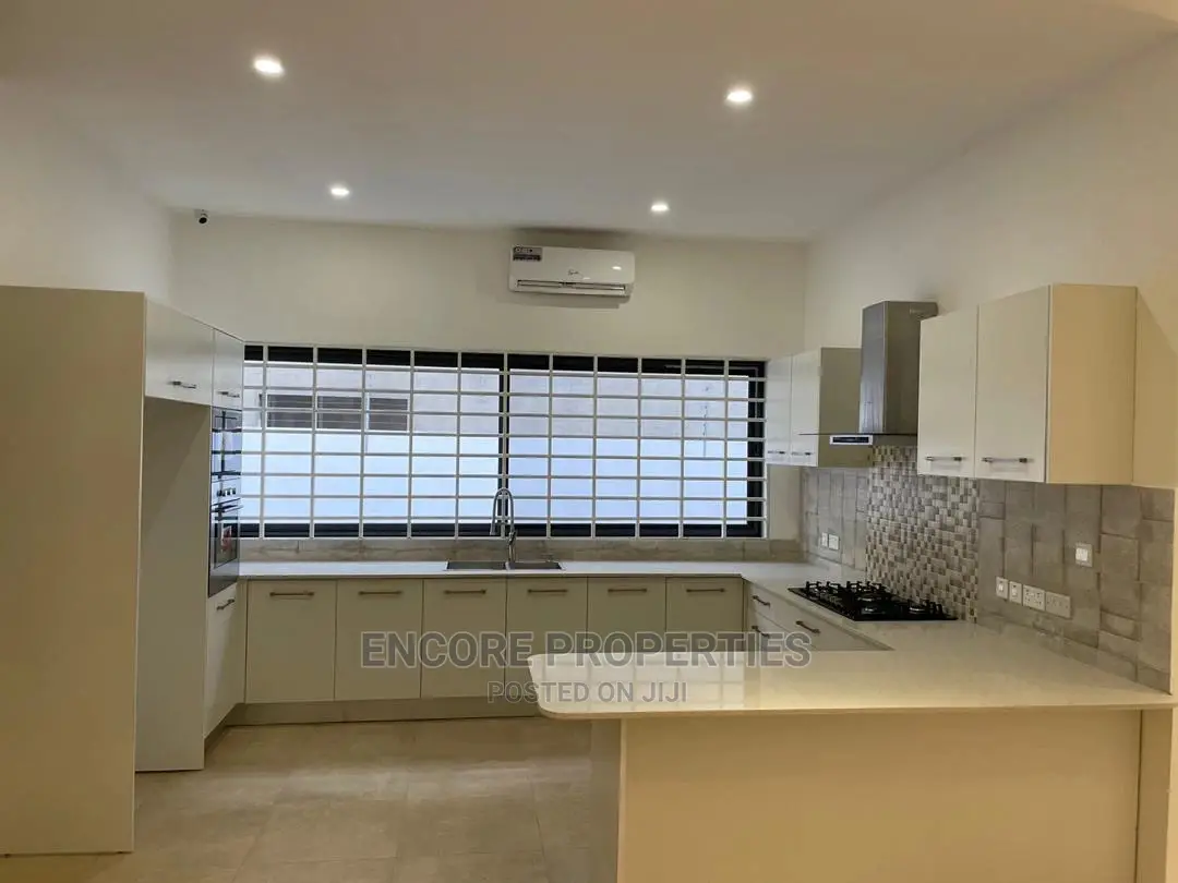 5bdrm House in Sagepropertiesgh.Com, Spintex for sale