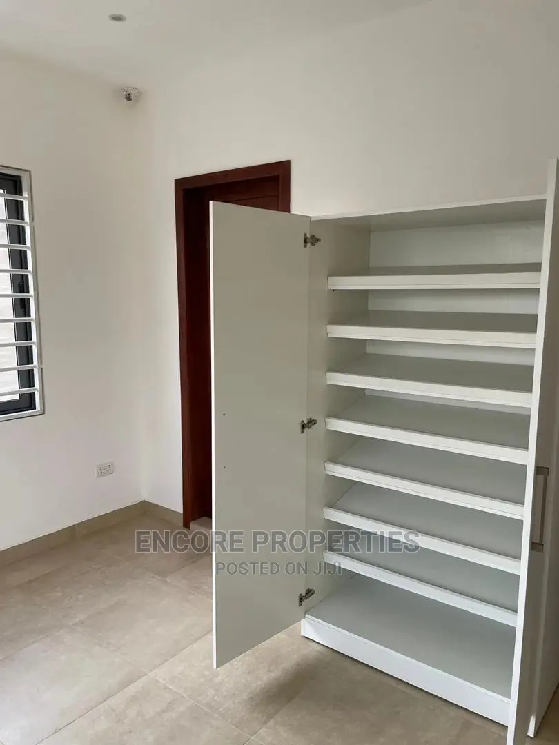 5bdrm House in Sagepropertiesgh.Com, Spintex for sale