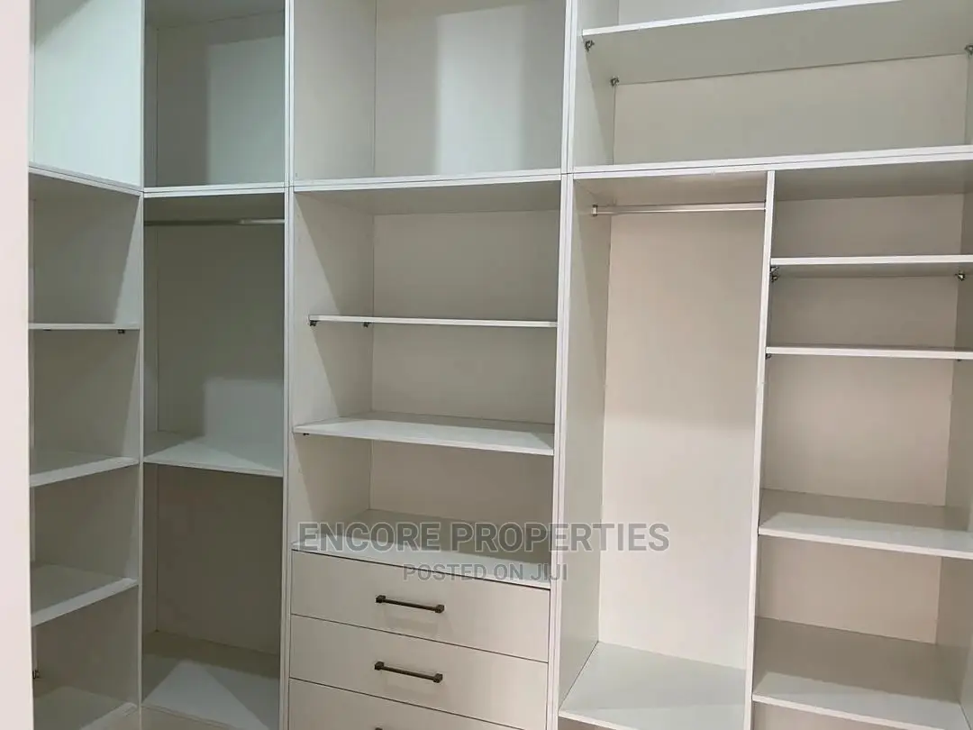 5bdrm House in Sagepropertiesgh.Com, Spintex for sale