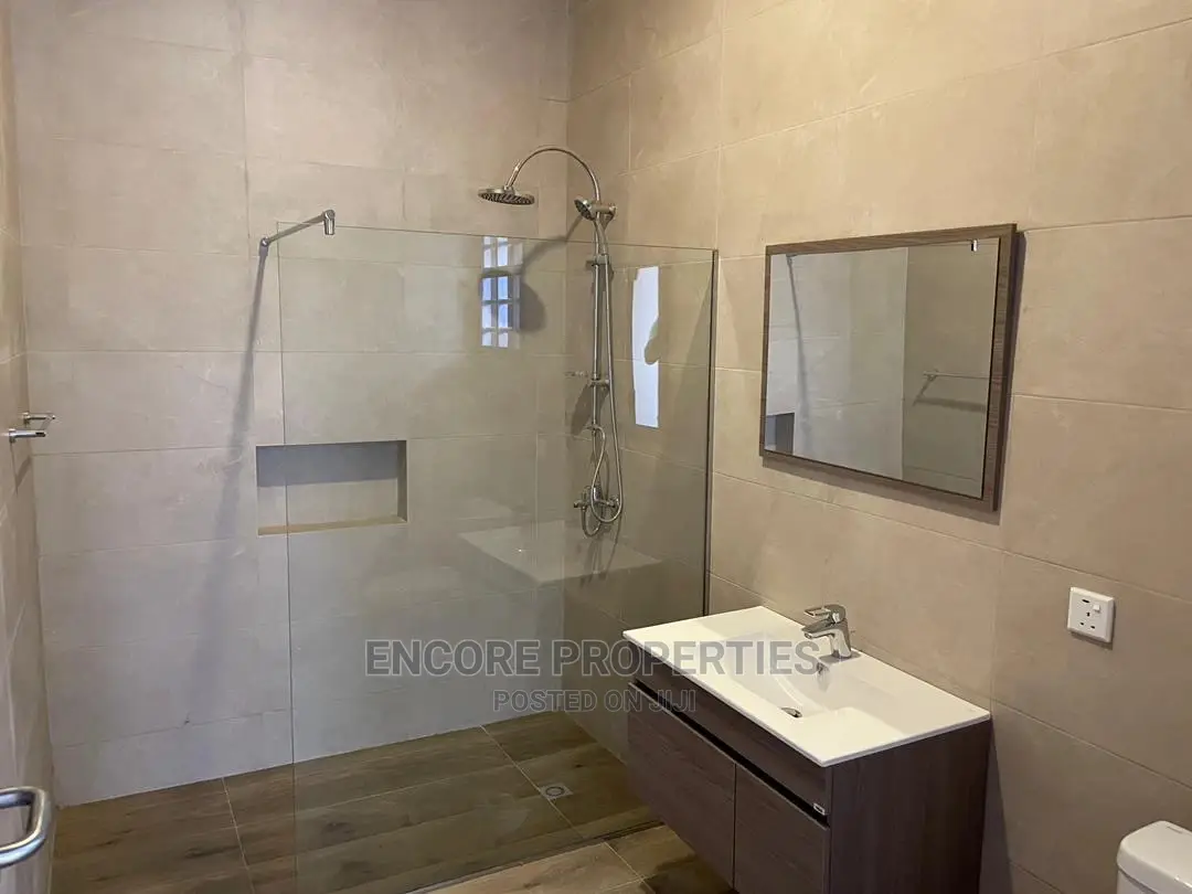 5bdrm House in Sagepropertiesgh.Com, Spintex for sale