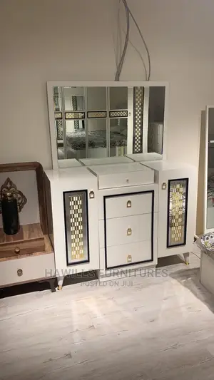 Quality Dressing Mirror Set