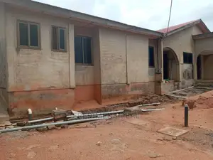 8bdrm House in Fredimens Real, Kumasi Metropolitan for sale
