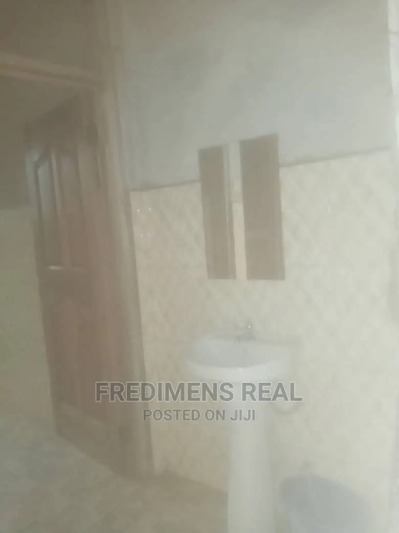 8bdrm House in Fredimens Real, Kumasi Metropolitan for sale