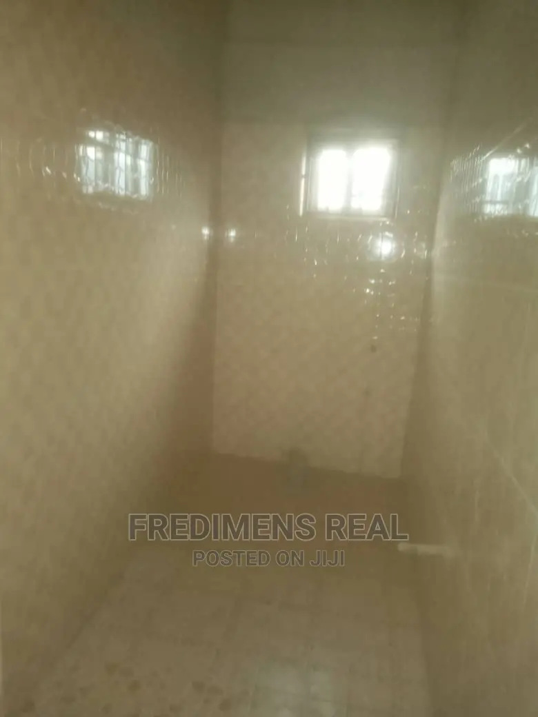 8bdrm House in Fredimens Real, Kumasi Metropolitan for sale