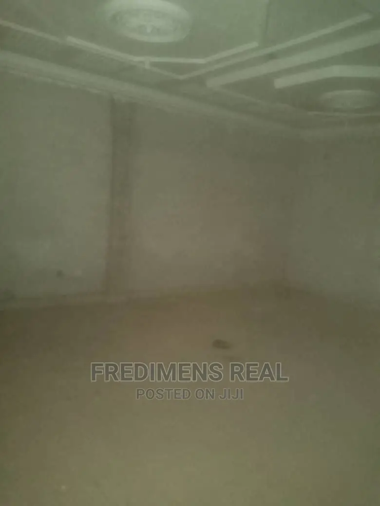 8bdrm House in Fredimens Real, Kumasi Metropolitan for sale