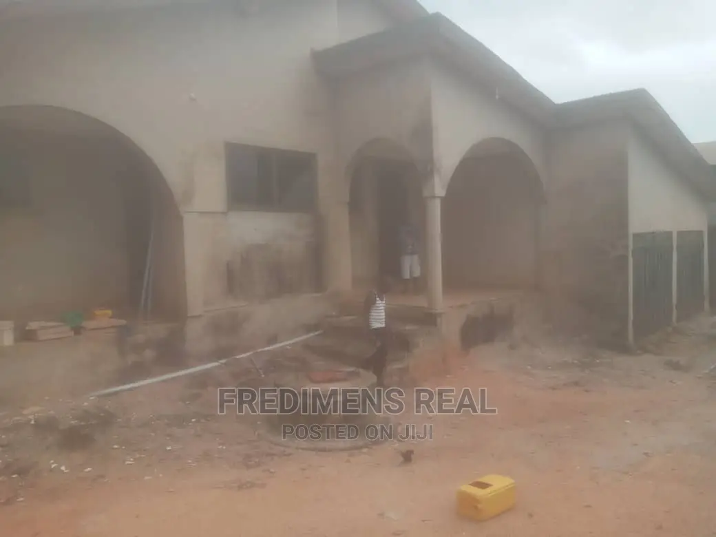 8bdrm House in Fredimens Real, Kumasi Metropolitan for sale