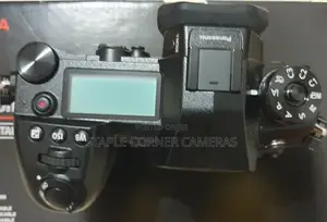Panasonic Lumix DC-G9 Digital Camera + 14-42mm Lens