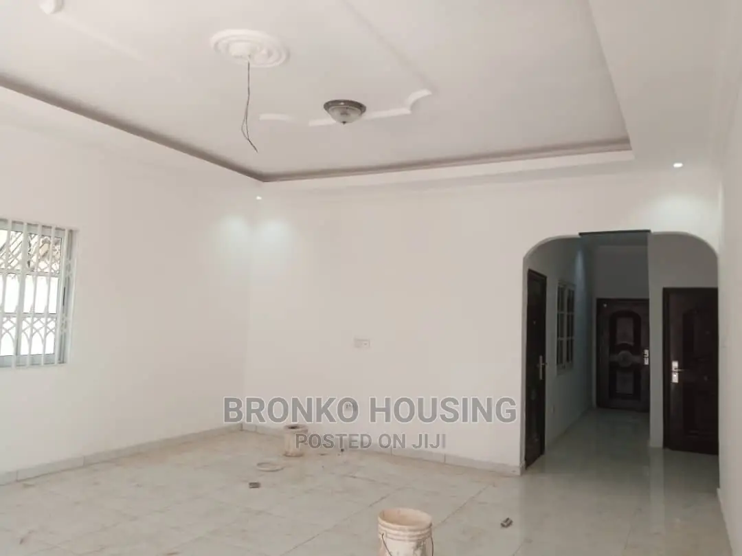 3bdrm House in Bronko Housing, Spintex for rent