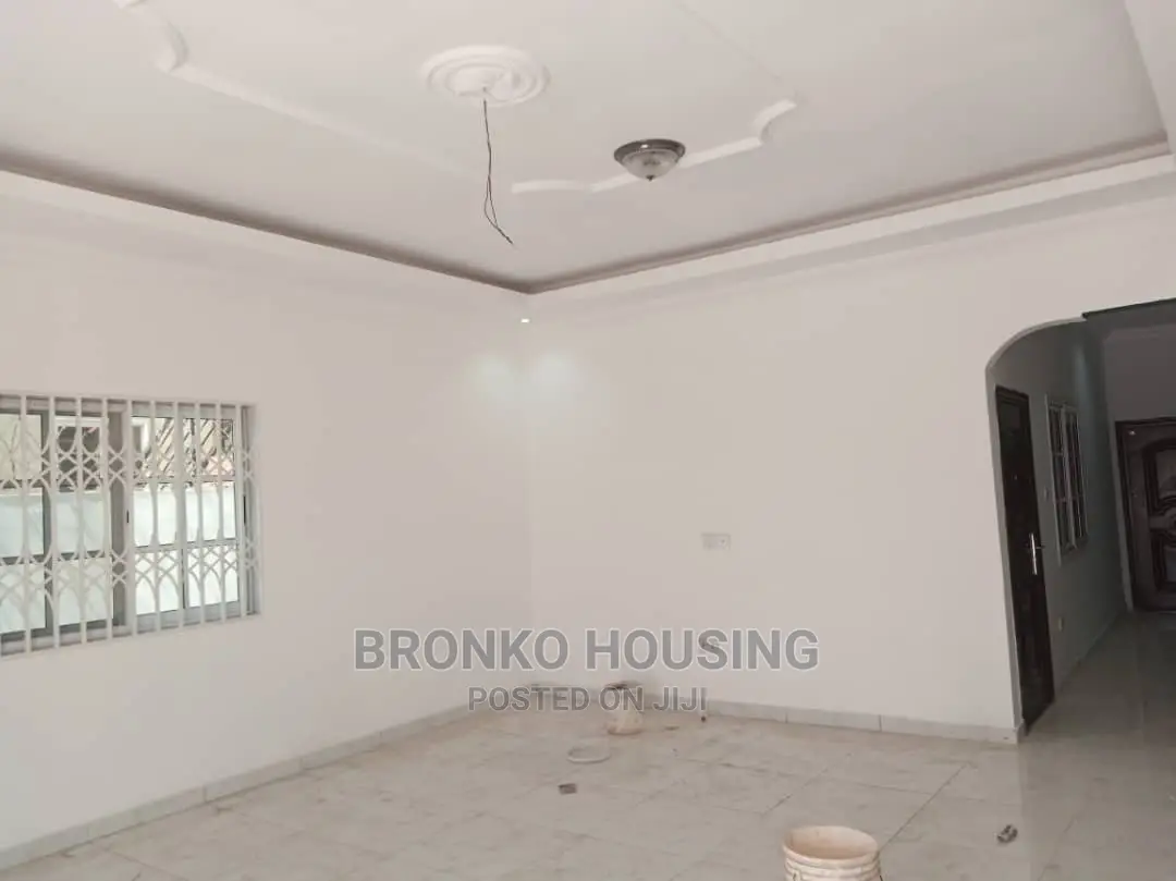 3bdrm House in Bronko Housing, Spintex for rent