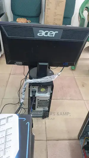 Desktop Computer Dell 4GB Intel Core I3 HDD 500GB