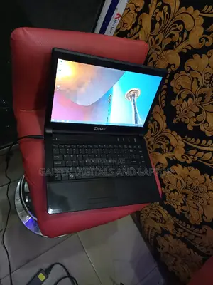 New Laptop Zinox 7 Elite 4GB Intel Core 2 Duo HDD 160GB