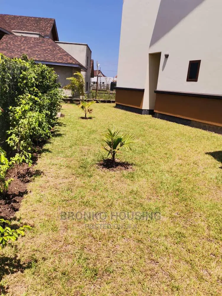 5bdrm House in Bronko Housing, Accra Metropolitan for rent