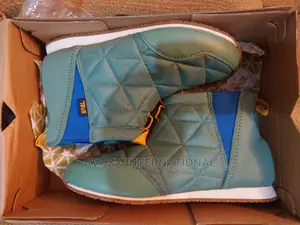 Teva Ember Mid Boots - Size 37 .Geniune