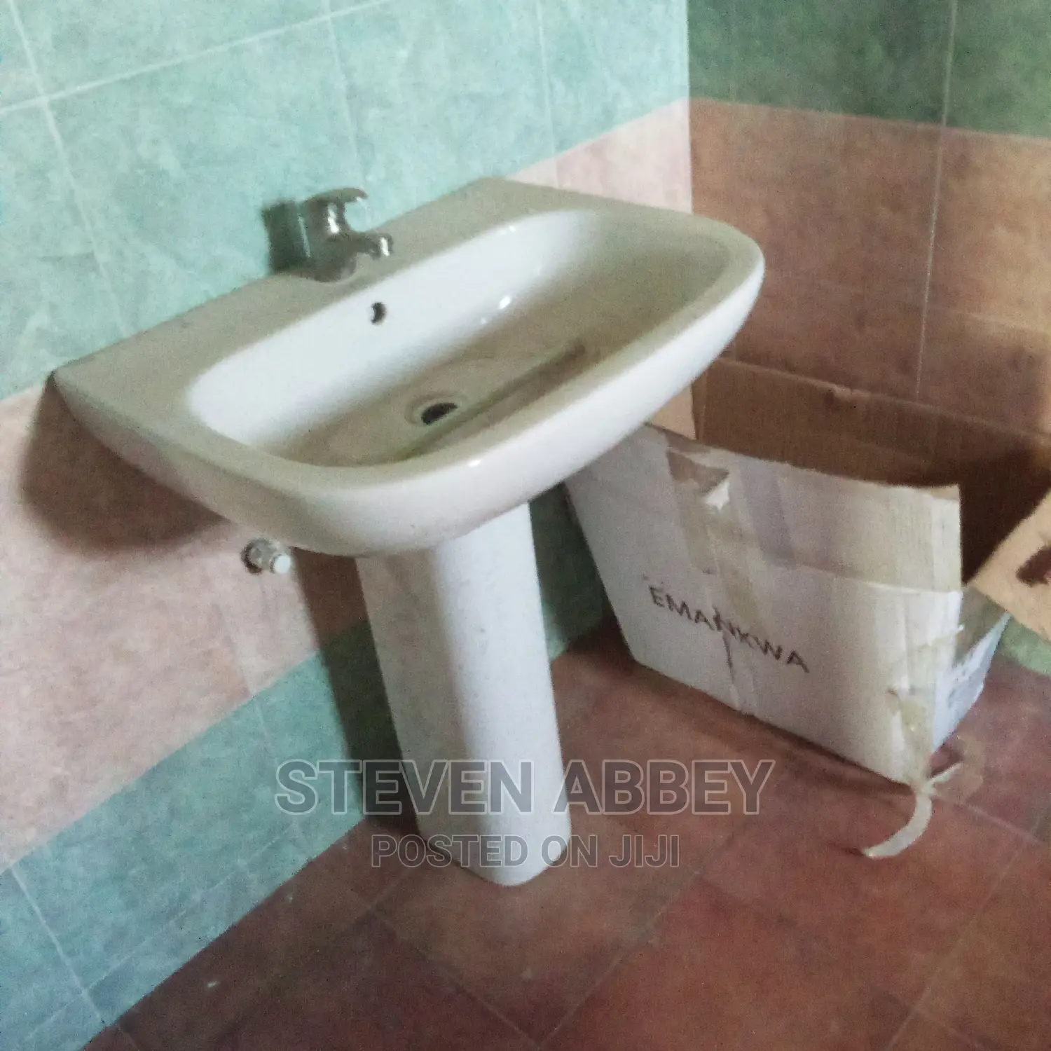 4bdrm Apartment in Stephen, Teshie-Nungua Estates for Rent