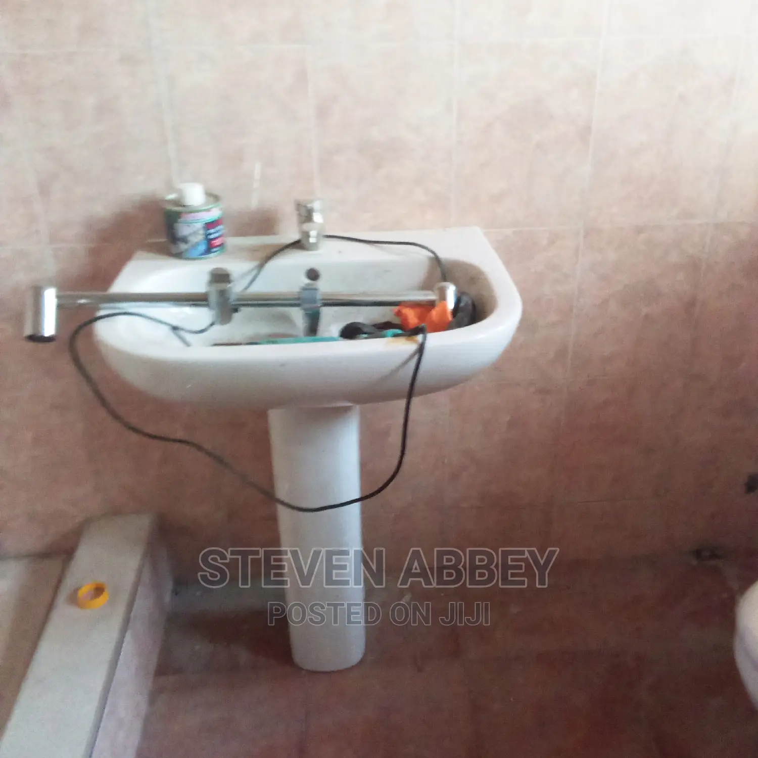 4bdrm Apartment in Stephen, Teshie-Nungua Estates for Rent