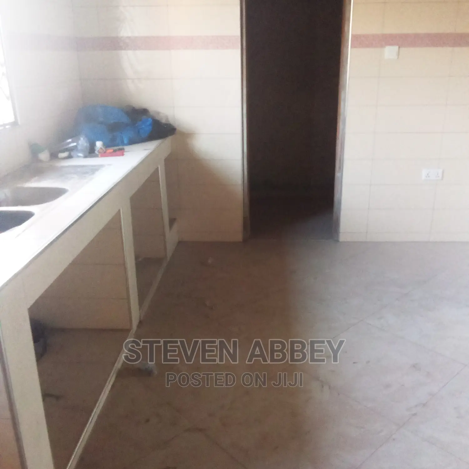 4bdrm Apartment in Stephen, Teshie-Nungua Estates for Rent