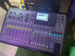 Behringer 40-Input 25-Bus Digital Mixing Console, Black(X32)