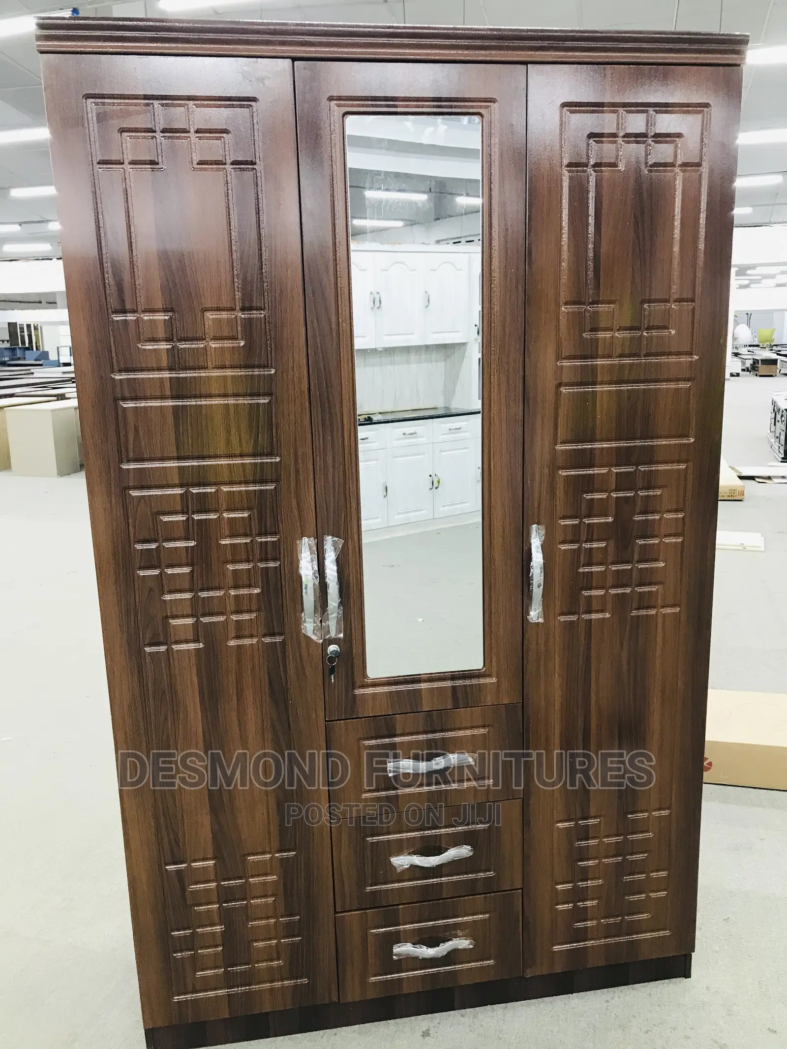 Three Doors Wardrobe With a Mirror (9033)