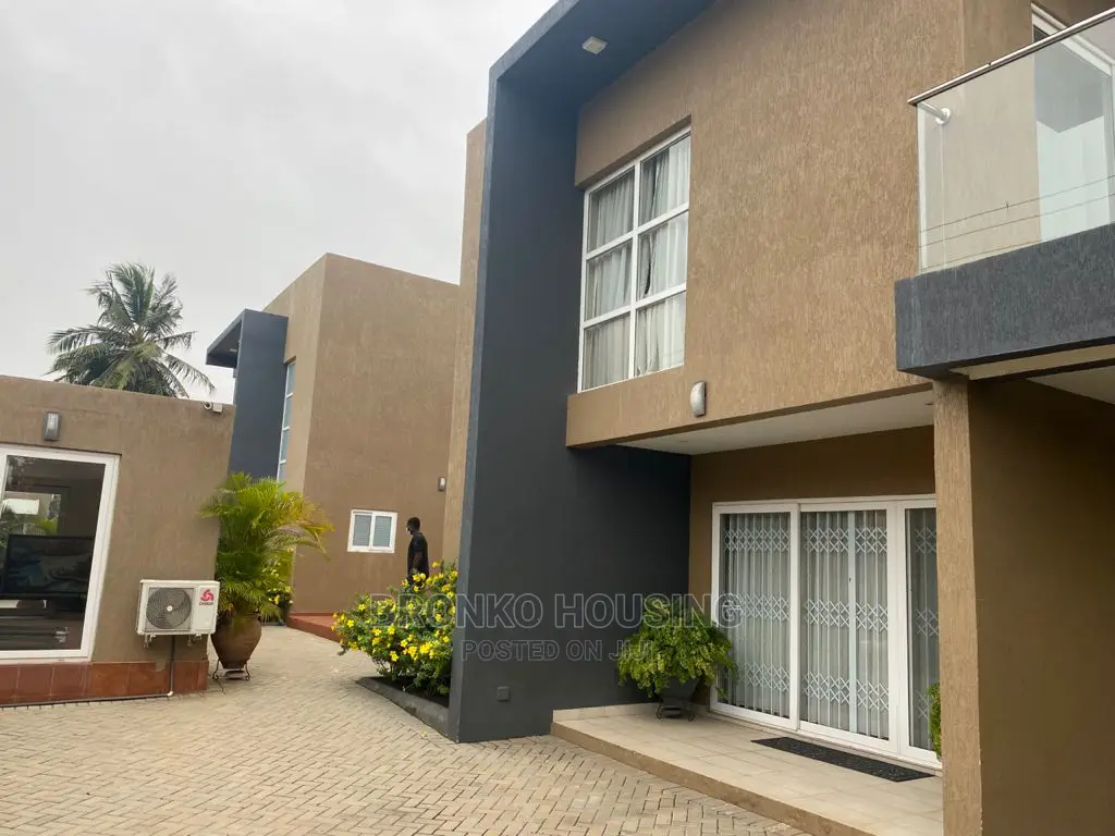 Furnished 4bdrm Townhouse / Terrace in Bronko Housing, Cantonments