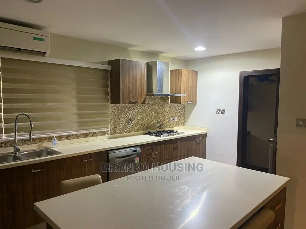 Furnished 4bdrm Townhouse / Terrace in Bronko Housing, Cantonments