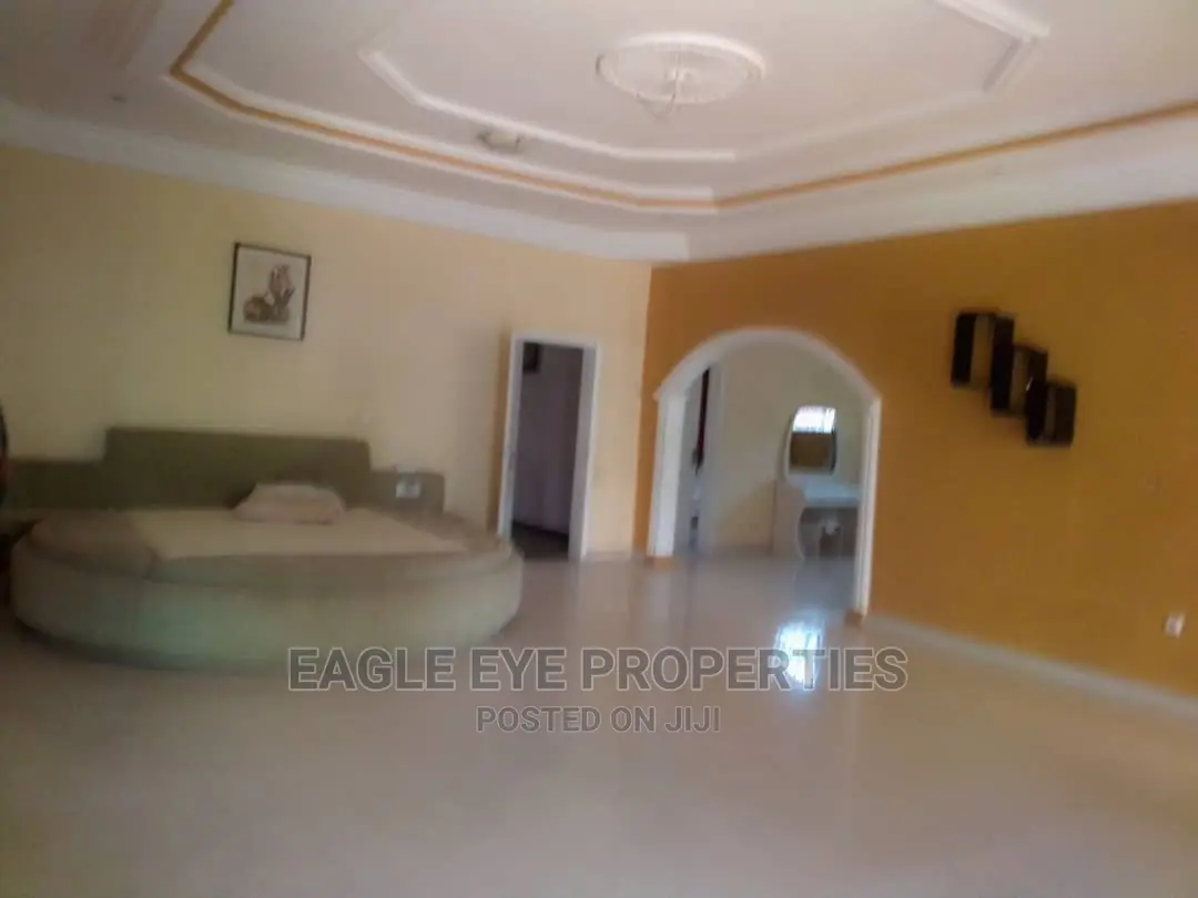 7bdrm House in East Legon for sale