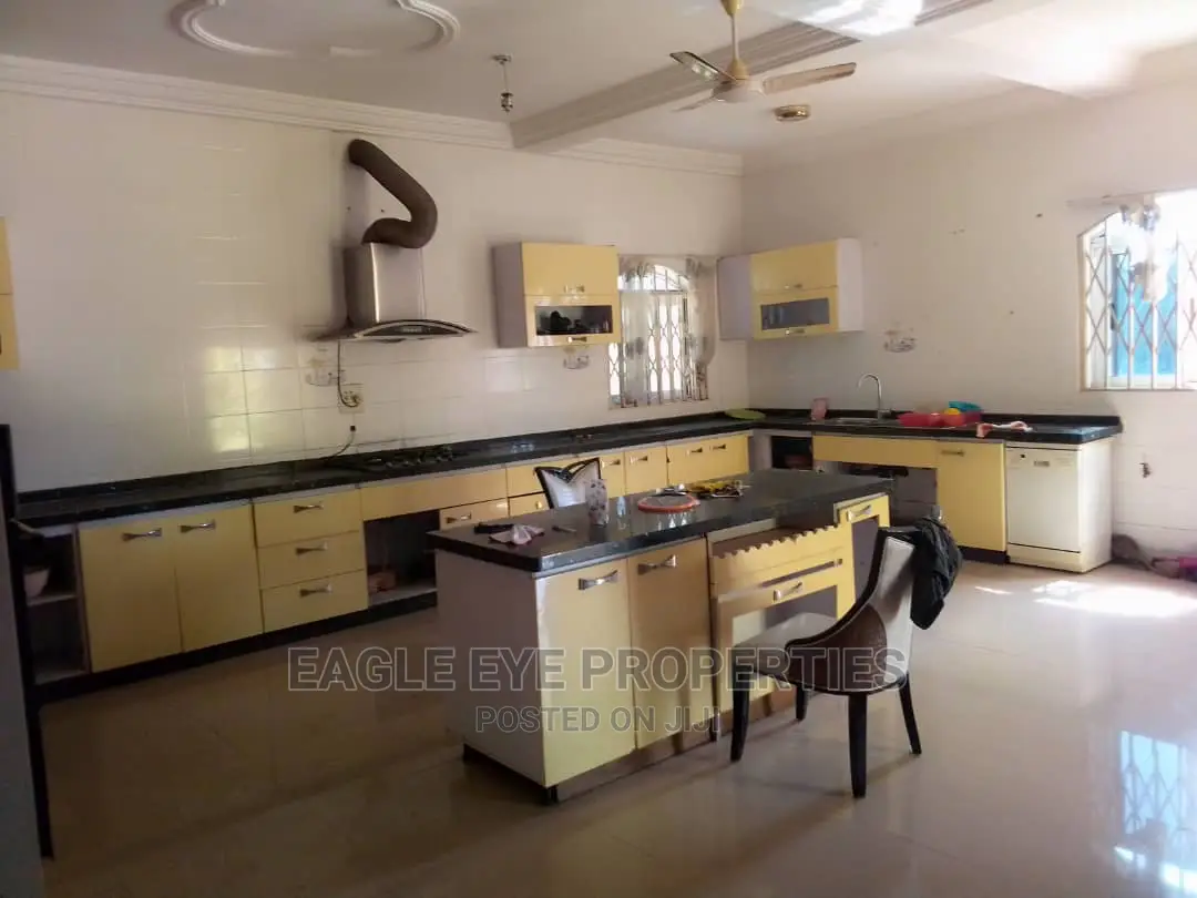 7bdrm House in East Legon for sale