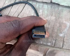 Display Port (DP) to HDMI Adapter