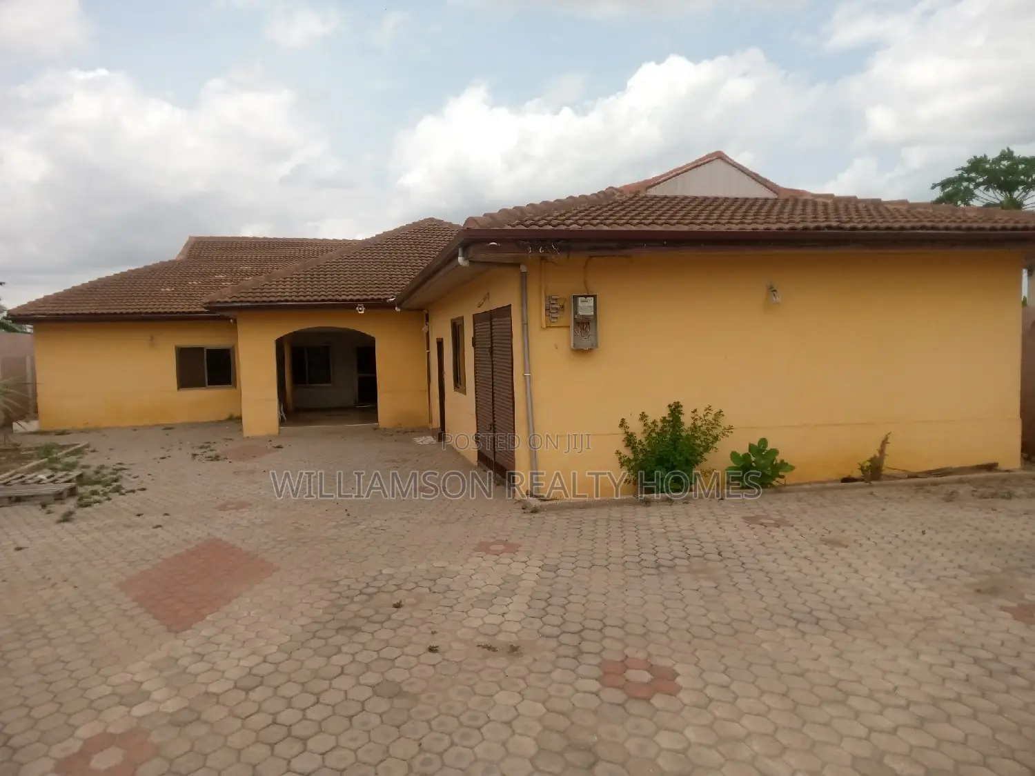 6bdrm House in Devtraco Estate, Spintex for rent