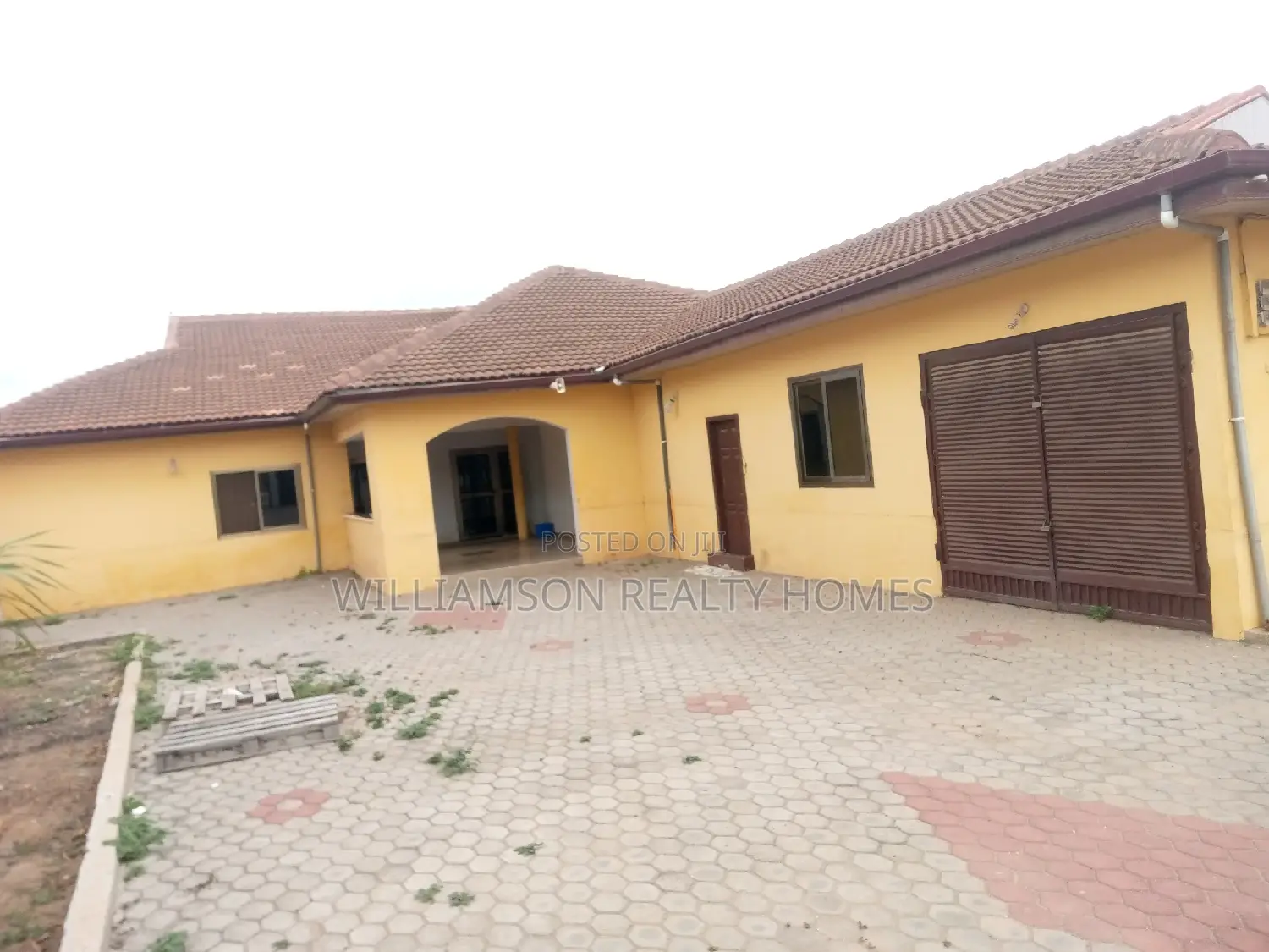 6bdrm House in Devtraco Estate, Spintex for rent