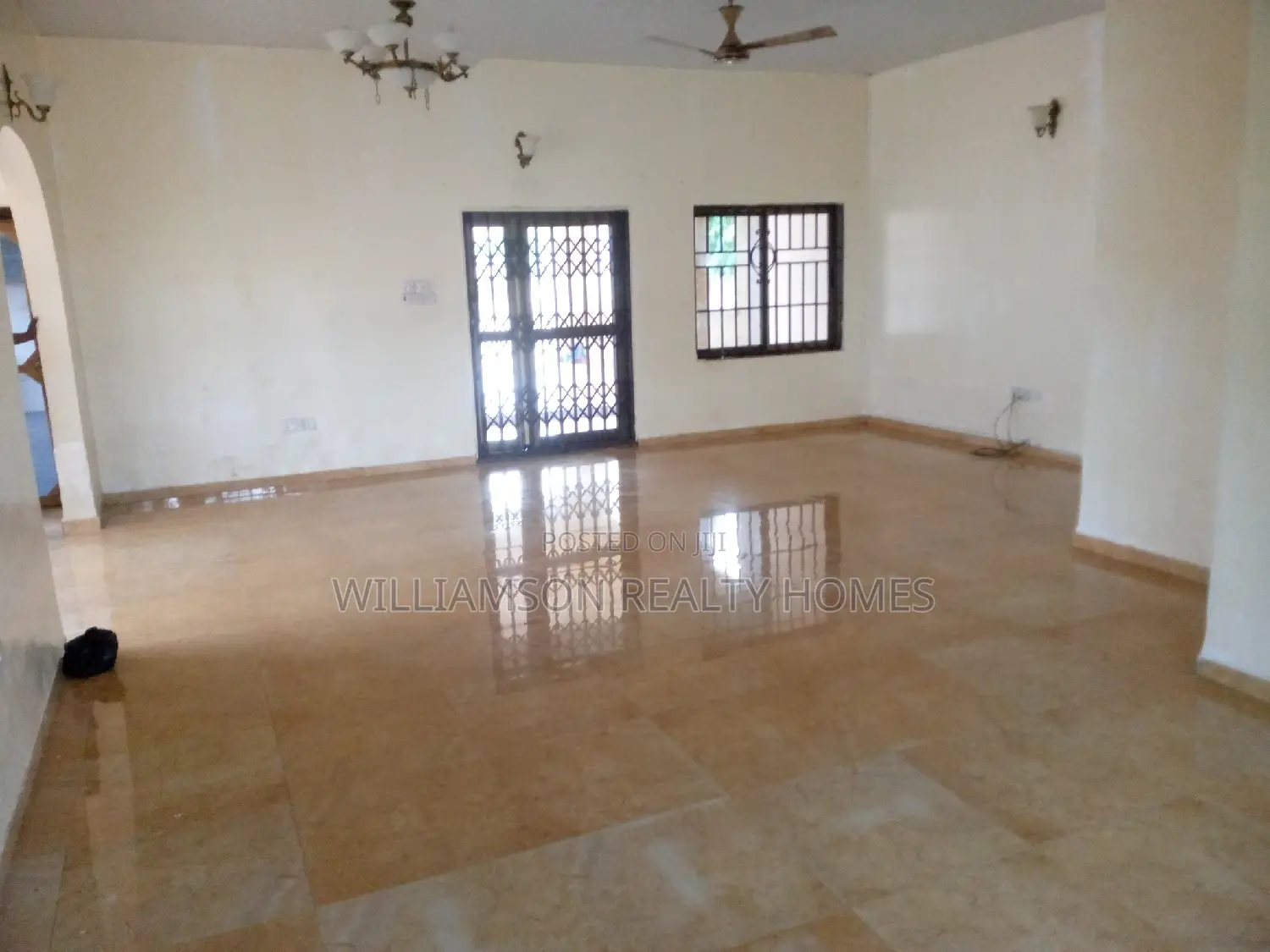 6bdrm House in Devtraco Estate, Spintex for rent