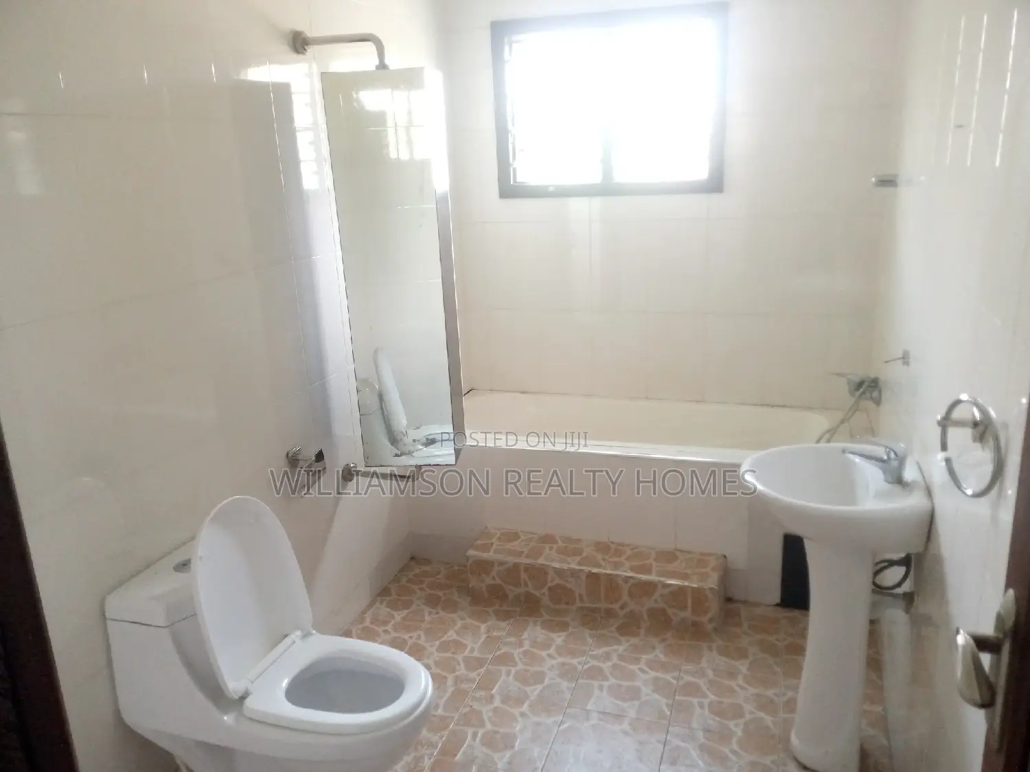 6bdrm House in Devtraco Estate, Spintex for rent