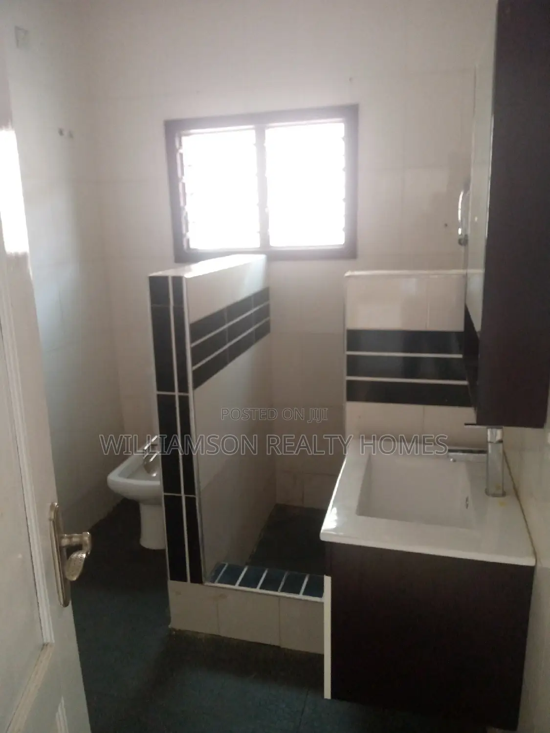 6bdrm House in Devtraco Estate, Spintex for rent