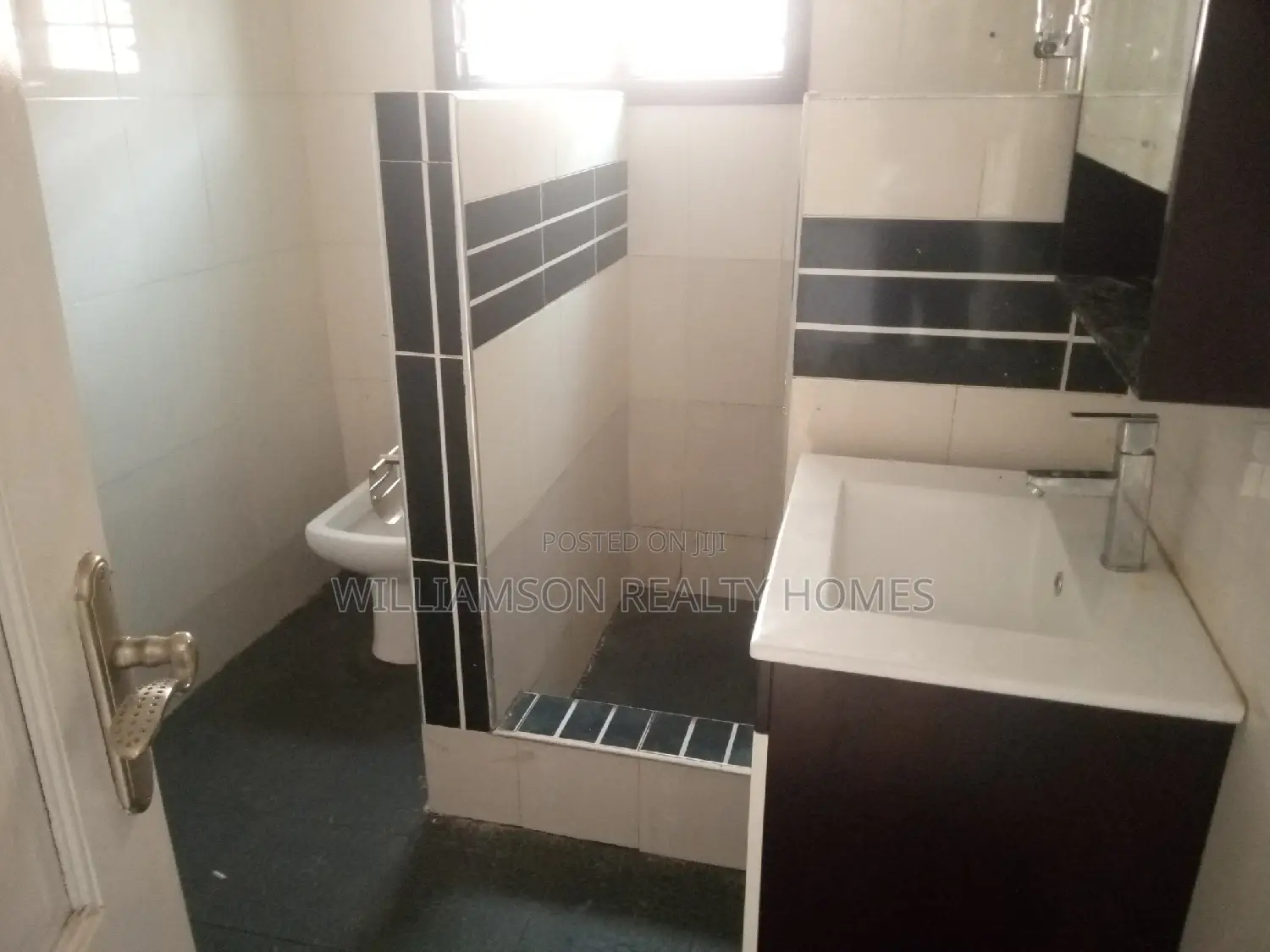 6bdrm House in Devtraco Estate, Spintex for rent