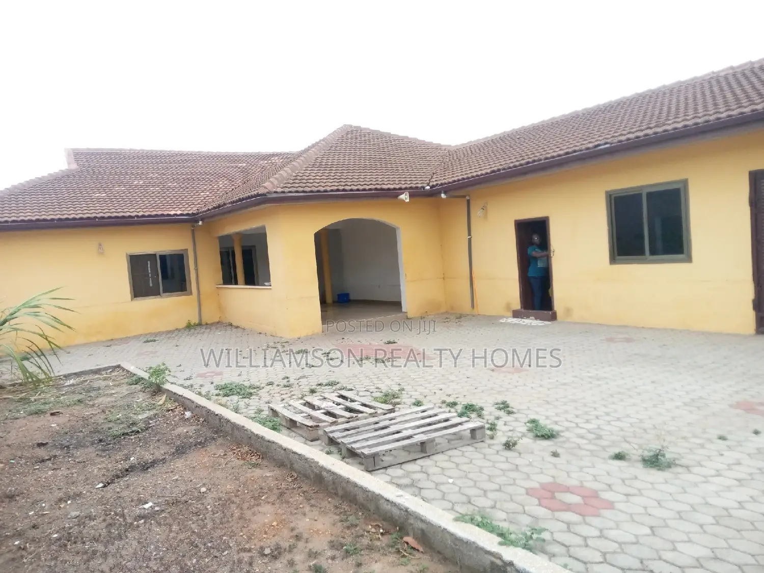 6bdrm House in Devtraco Estate, Spintex for rent