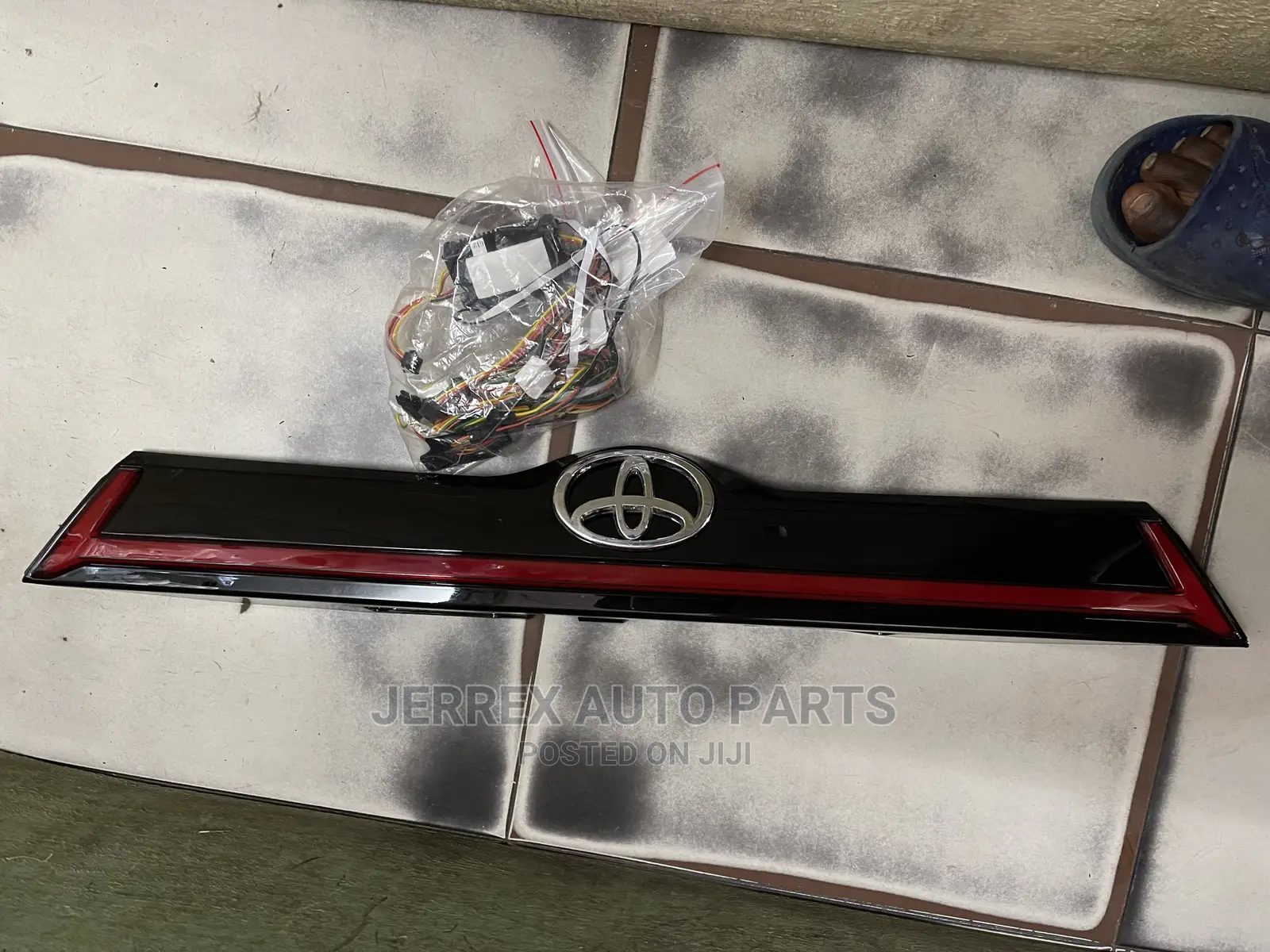 Toyota Highlander Boot Spoiler Led