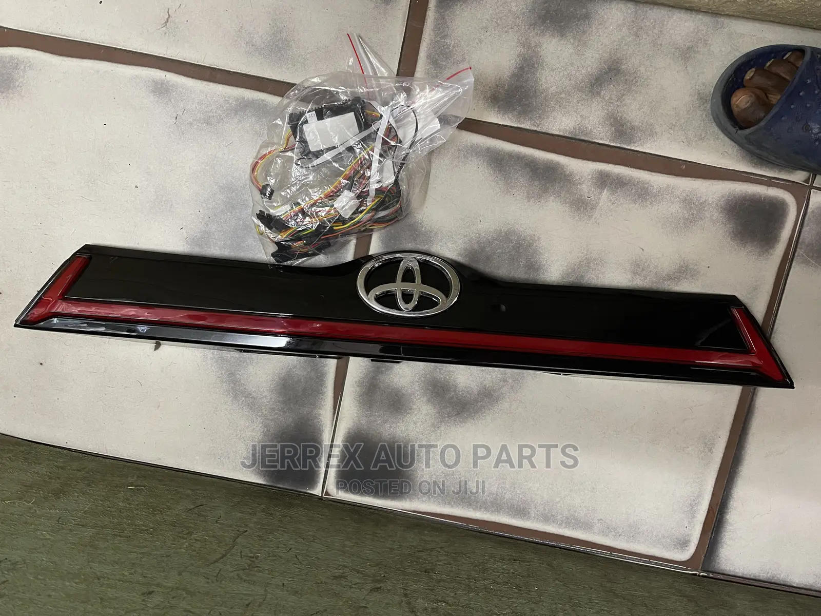 Toyota Highlander Boot Spoiler Led