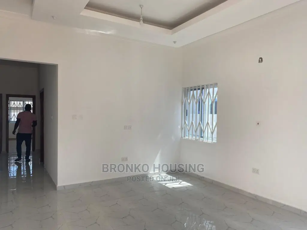 3bdrm House in Bronko Housing, Spintex for rent