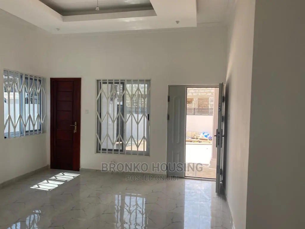 3bdrm House in Bronko Housing, Spintex for rent