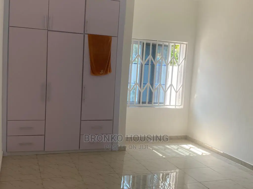3bdrm House in Bronko Housing, Spintex for rent