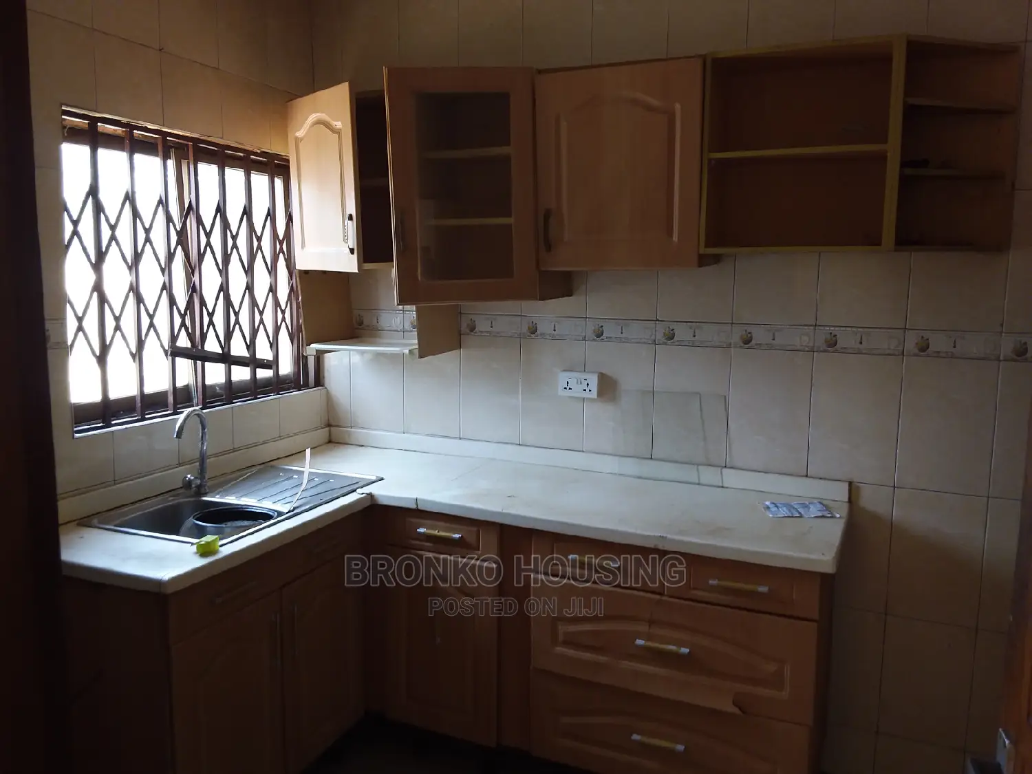 3bdrm House in Bronko Housing, Spintex for rent