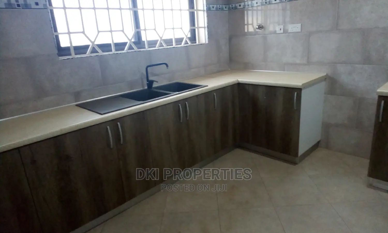 2bdrm Apartment in Oyibi, Valley View Area for rent