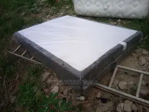 Canadian Queensize Mattress . 13 Inchees Thickness. Fr D