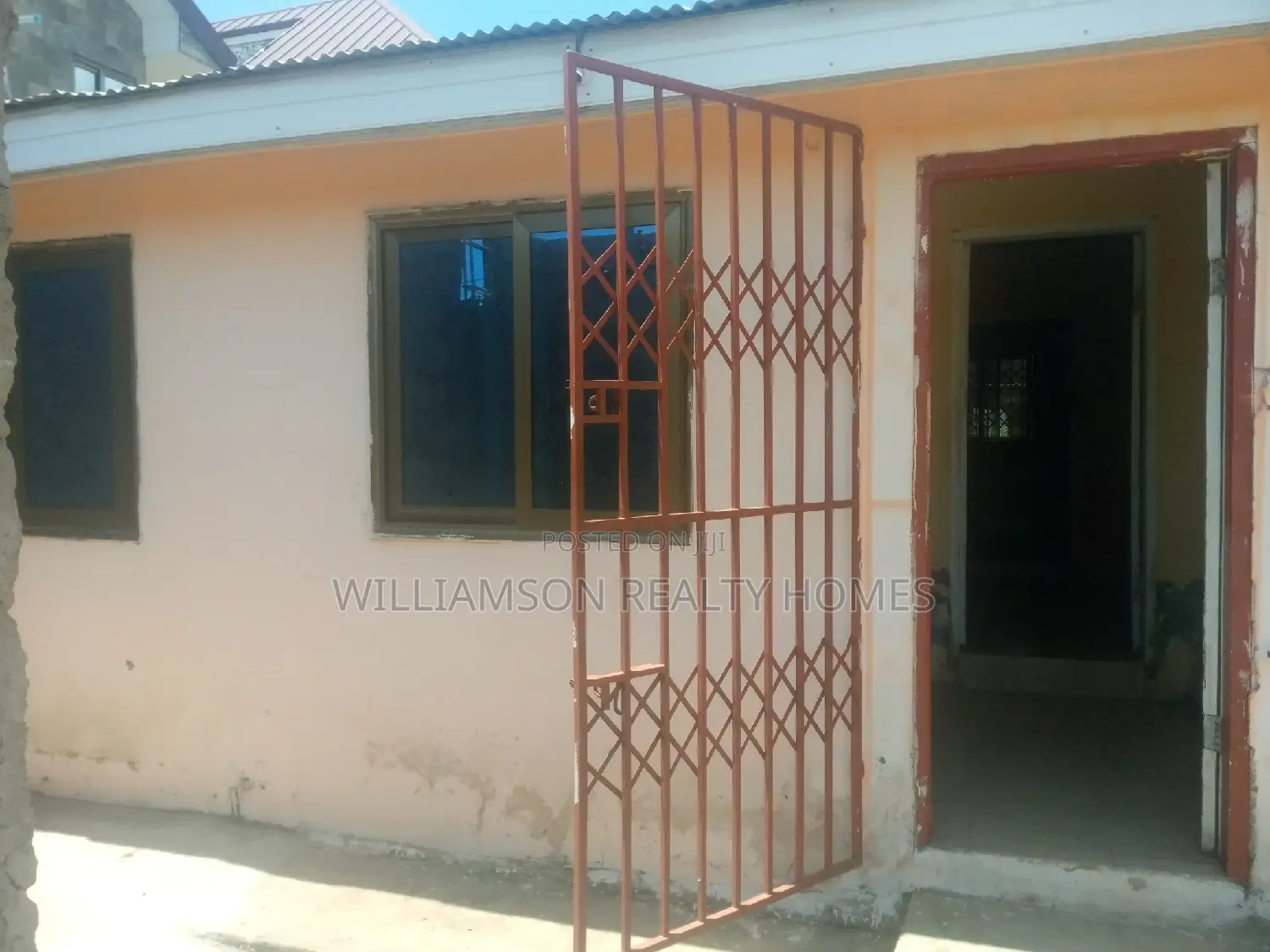 1bdrm Apartment in Community 18, Spintex for rent
