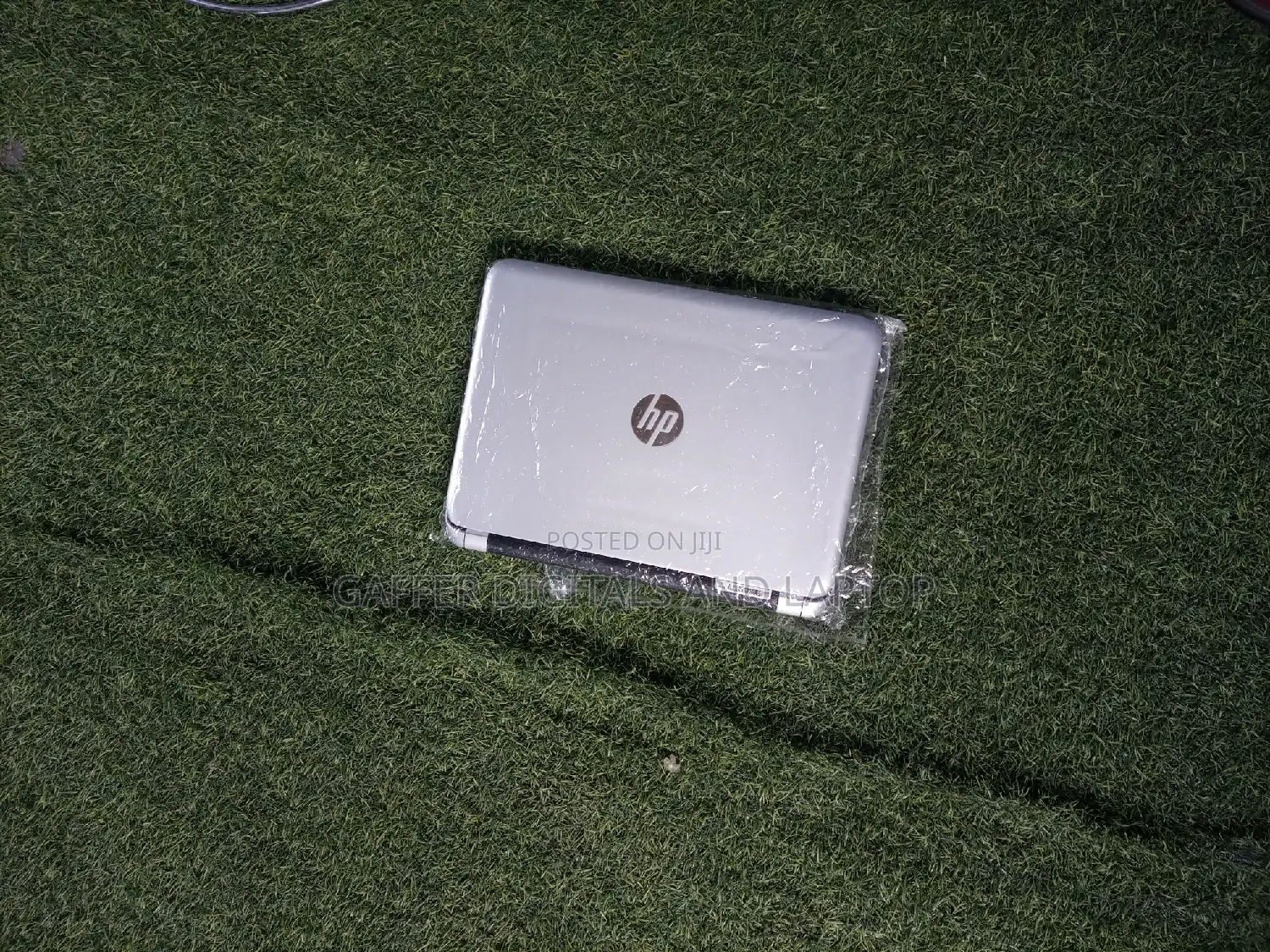 New Laptop HP Pavilion 14 4GB Intel Core I3 SSD 350GB