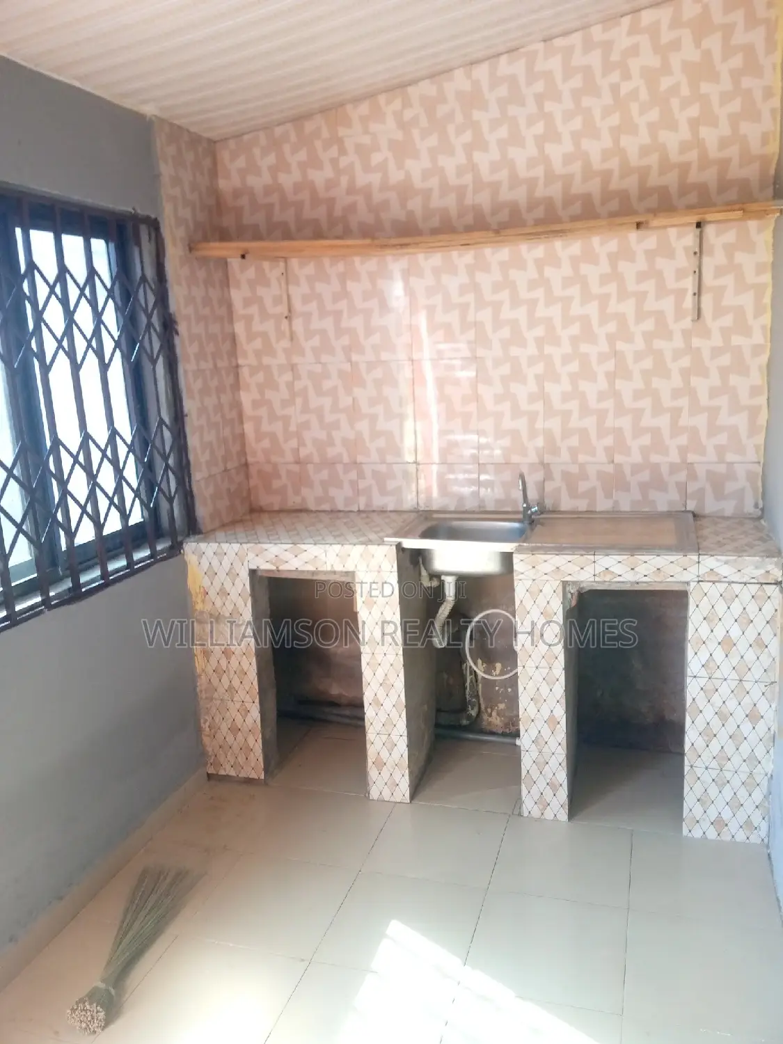 1bdrm Apartment in Community 18, Spintex for rent