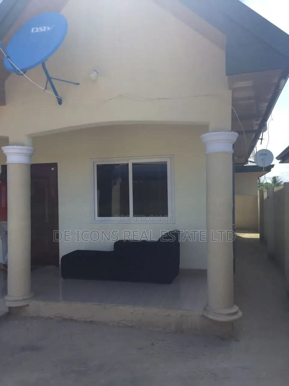 2bdrm House in De-Icons Real Estate, Awutu Senya East Municipal