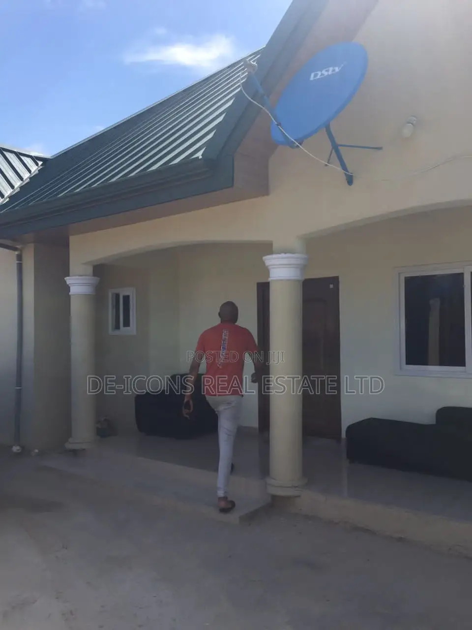 2bdrm House in De-Icons Real Estate, Awutu Senya East Municipal