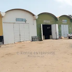 450 Warehouse at Grahics Road