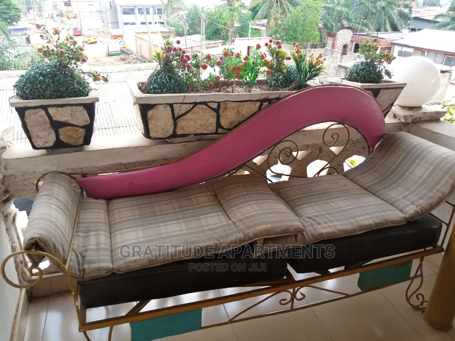 Gratitude:Presidential Suite-1brm+Sit-Out Lounge Ghc600 Per Day:2guest